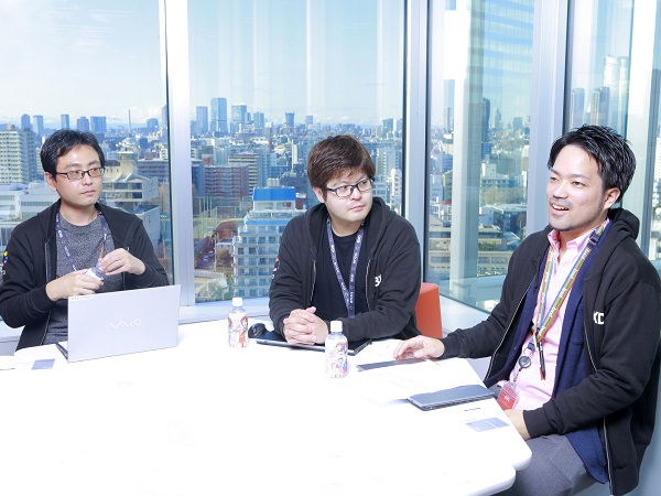 インタビューに答える山田悟史さん、松浦遼さん、西田幸平さん