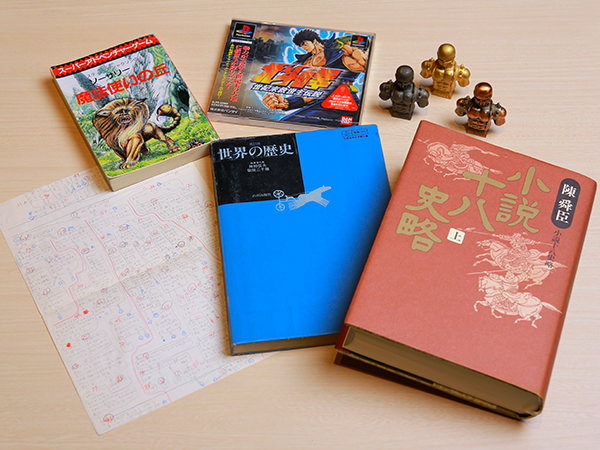 内山氏をつくる3つの要素「世界史関連書籍」「ゲームブック」「ご自身が手掛けたゲーム作品」