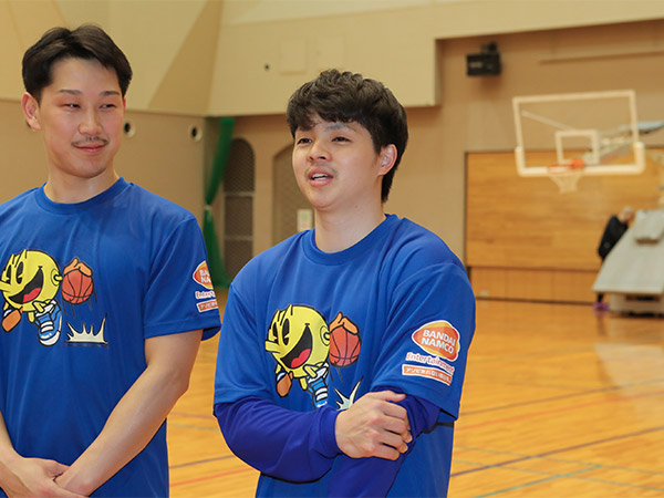 後藤翔平選手（写真左）、神里和選手