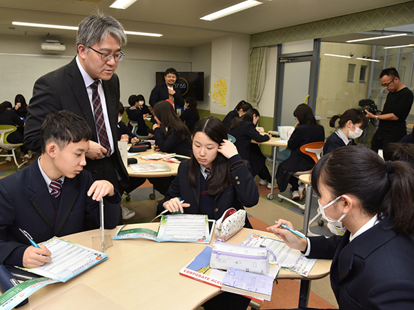 宝仙学園中学校（東京都中野区）での体験の様子(2020年1月)