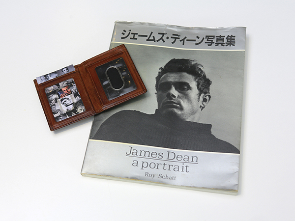 ジェームズ・ディーンの写真集と切り抜きの入ったパスケース